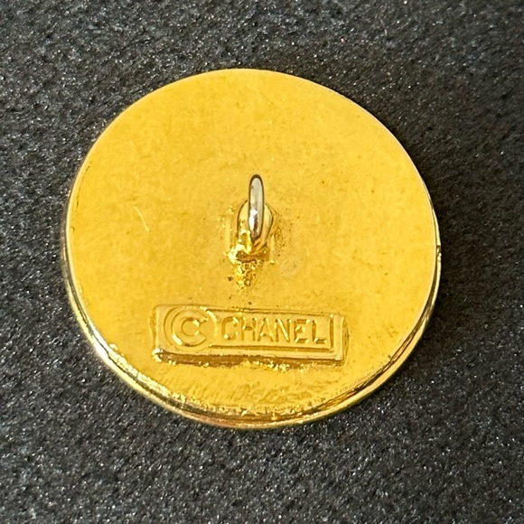 Black Chanel Button - Picture 1 of 2
